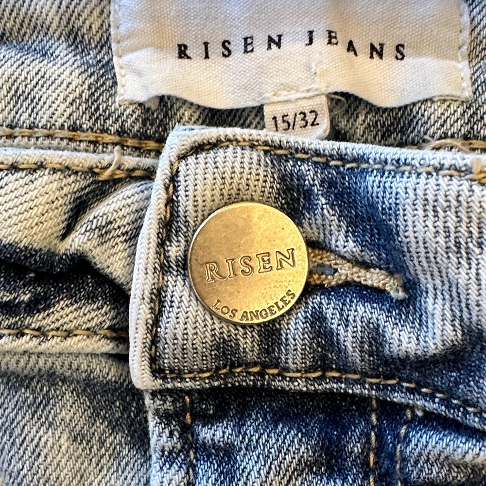RISEN Light Wash Women's Jeans with Distressed Knees - Picture 9 of 10